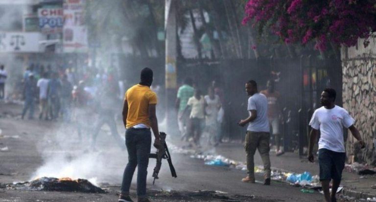 Al menos 14 policías muertos en menos de un mes en Haití en revelión contra el Primer Ministro de Haiti