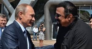 Presidente Putin condecora al actor norteamericano Steven Seagal
