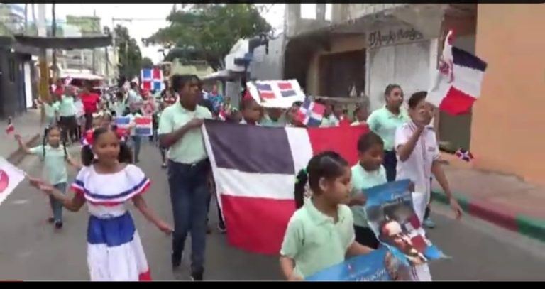 Colegio Angel Divino de Santo Domingo Este de Los Mina celebra el día de la Independencia Nacional Dominicana