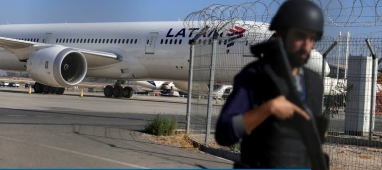 Asalto en Aeropuerto Internacional de Santiago de Chile deja dos muertos y autos incendiados