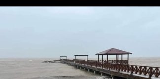 Muelle de Miches a la espera de su remoción tras ocho meses de su colapso