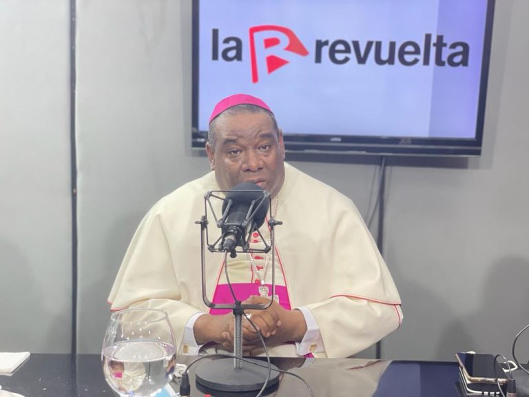 Monseñor Castro Marte denuncia servicio eléctrico en Higüey se ha vuelto un caos