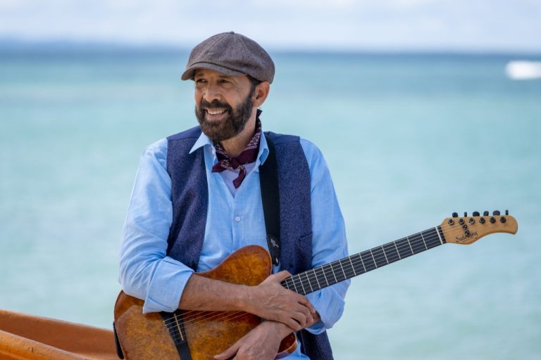 Juan Luis Guerra pone a «llover café» en Puerto Rico con su exitoza gira «Entre Mar y Palmeras»