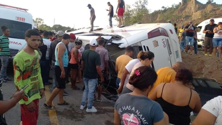 Aumentan a cinco los fallecidos y 28 heridos en accidente de autobús en la Autopista Duarte