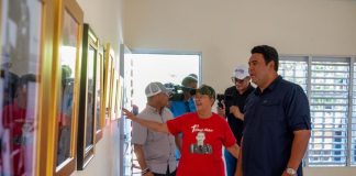 Alcaldía de Higüey y MIVED entregan casa a María Alexandra Pepén Aristy, primera mujer oficial de la PN