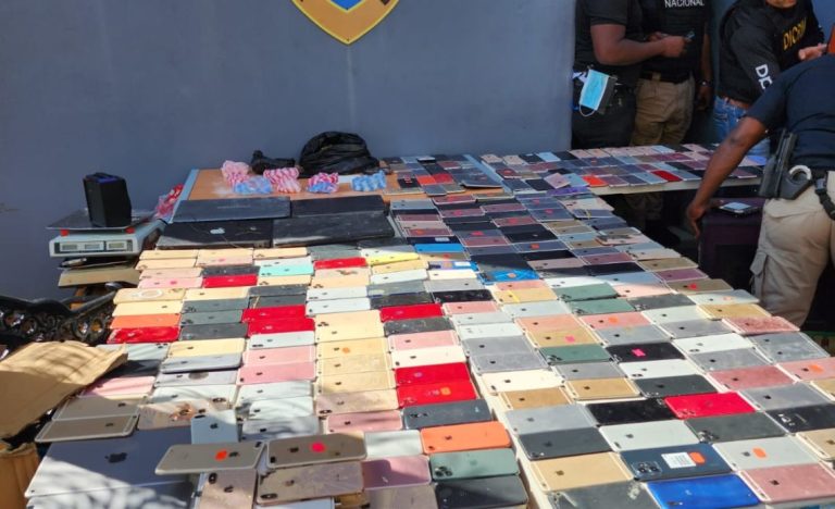 Autoridades recuperan  celulares robados en centro de acopio en la 42 de Capotillo