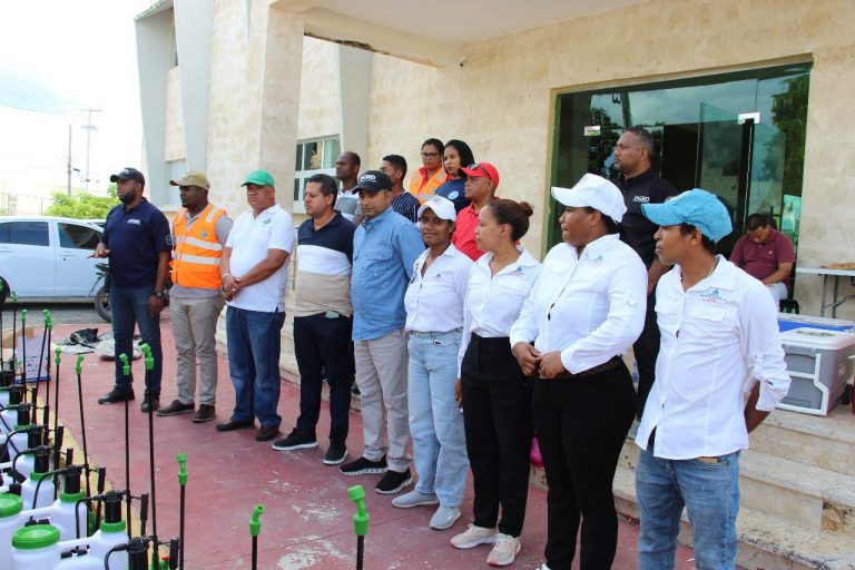 Alcalde Manolito Ramírez encabeza Jornada de Fumigación y Descacharrización en Verón Punta Cana