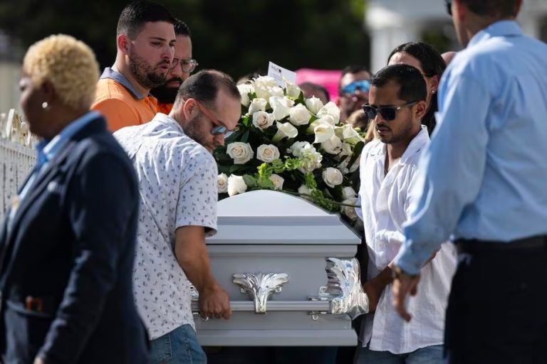 Así fue el emotivo funeral de las cuatro victimas puertorriqueñas en Santo Domingo incluyendo al fiscal especial Michael Anthony Orozco Marín producto de las lluvias ocurridas en RD