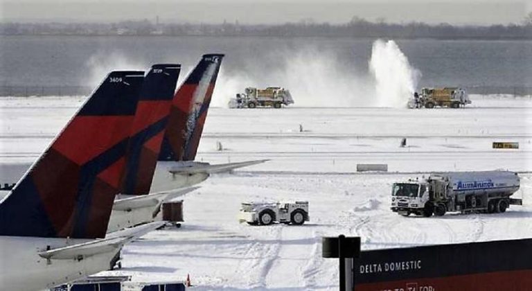 Más de 1,000 vuelos cancelados por tormenta invernal en Nueva York y su cercanía
