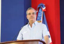 Presidente Abinader recomienda a estudiantes prepararse en inglés, inteligencia artificial y ciberseguridad