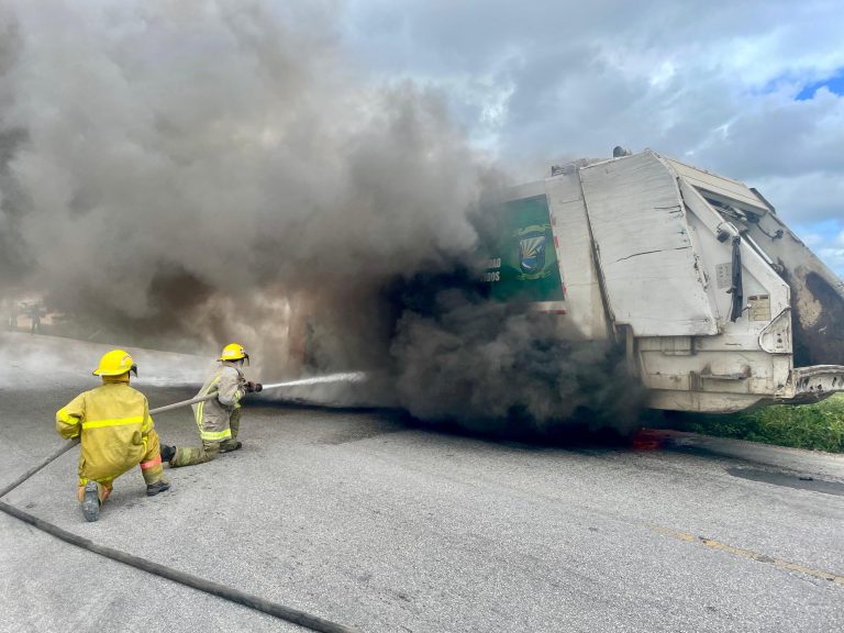 Se incendia camión de basura del Ayuntamiento de Verón Punta Cana