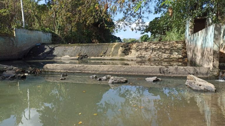 Haitianos terminan y abren el canal de desvío del río Masacre y baja el caudal