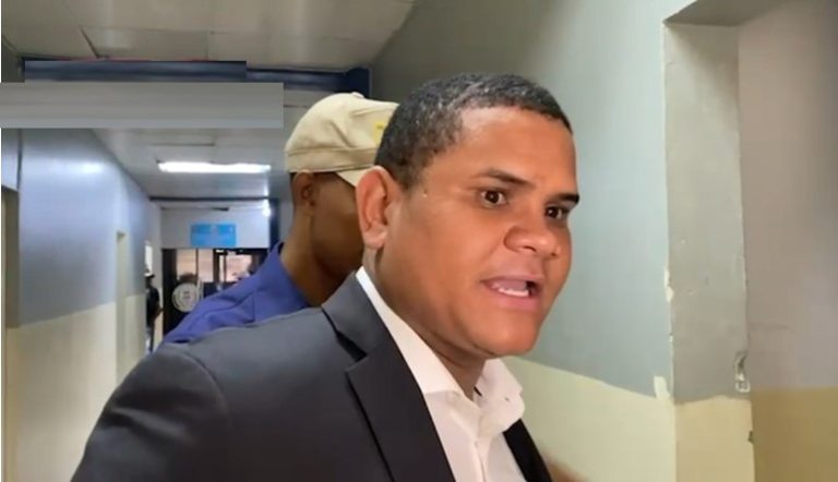 Rafy Joel Peralta Holguín vicecónsul en Puerto Príncipe, Haití se entrega a autoridades tras ser acusado de abuso sexual por lo cual es suspendido de sus funciones por Cancilleria
