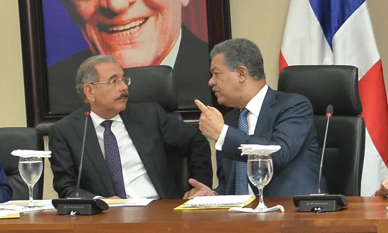Expresidentes Danilo Medina y Leonel Fernández instan a JCE a prohibir carpas cerca de Colegios Electorales para no tener que destruirlas