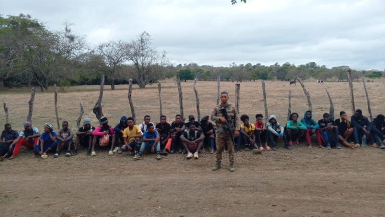 Ejército Dominicano detiene 189 haitianos indocumentados en la frontera que huían de la crisis que se vive en Haití