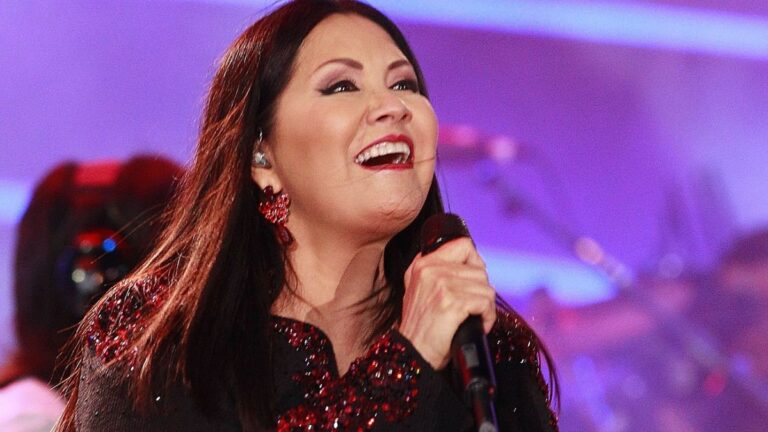 Ana Gabriel es hospitalizada por influenza luego de concierto en Chile
