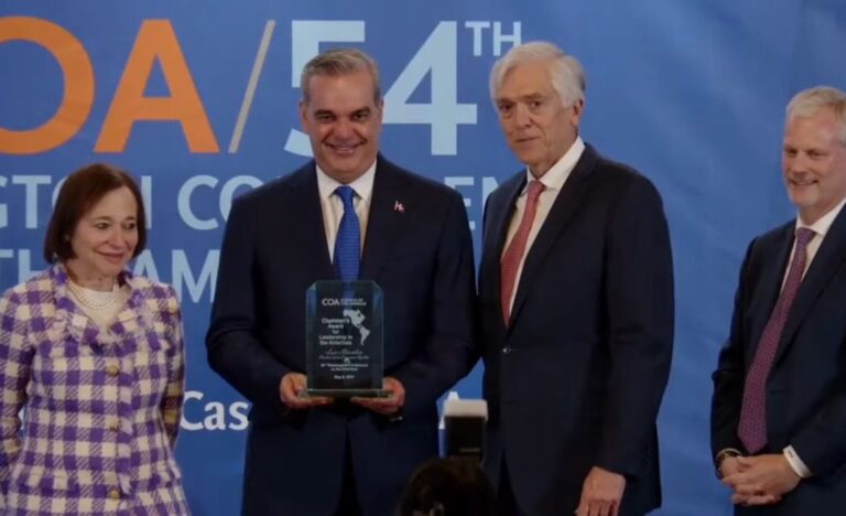 Presidente Luis Abinader recibe prestigioso premio de liderazgo en Washington | Video