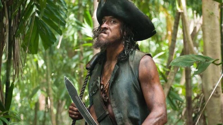 Murió actor de «Piratas del Caribe», Tamayo Perry, en un trágico ataque de tiburón mientras surfeaba en Hawái