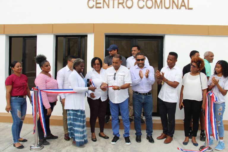 Inauguran Centro Comunal en Casita Linda de Verón