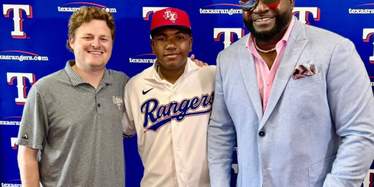 David Ortiz JR. firma con los Rangers de Texas en su cumpleaños 17