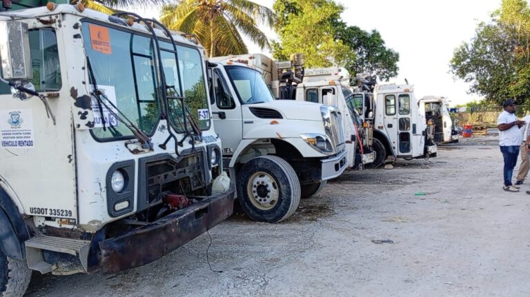 Ayuntamiento de Verón-Punta Cana presenta 10 camiones compactadores alquilados para enfrentar crisis de basura