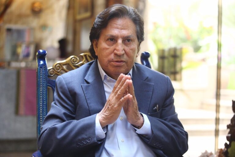 Alejandro Toledo, expresidente peruano (2001–2006), es condenado a 20 años y medio de prisión por corrupción