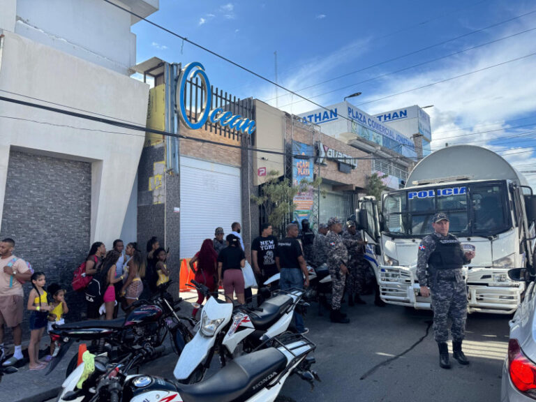 Cierran fiesta con piscina, alcohol y niños en pleno Viernes Santo en Cristo Rey de Santo Domingo