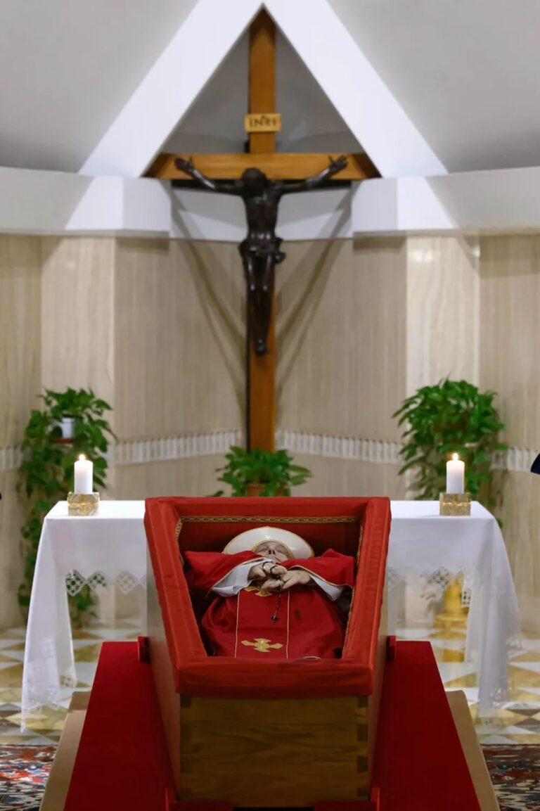 Primeras imágenes de los restos del Papa Francisco
