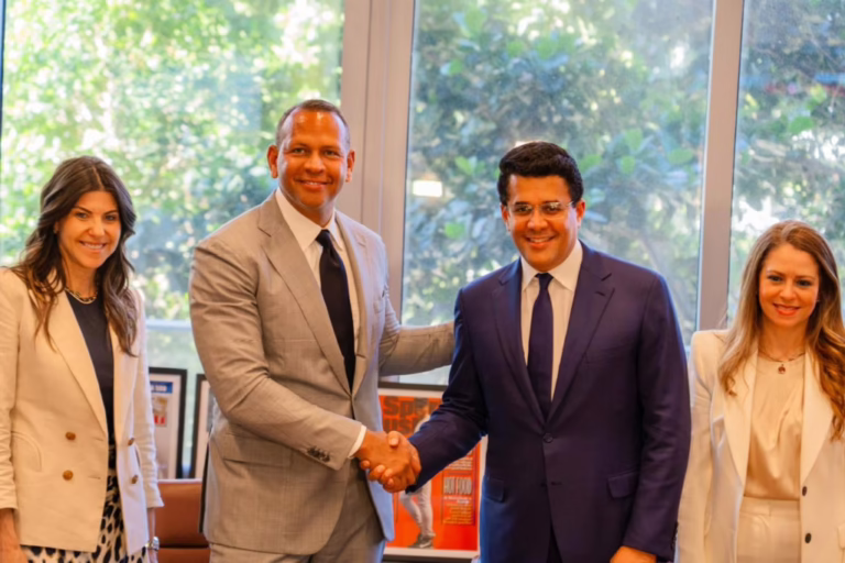 Alex Rodríguez y David Collado anuncian inversión de US$1,000 millones para transformar Playa Grande
