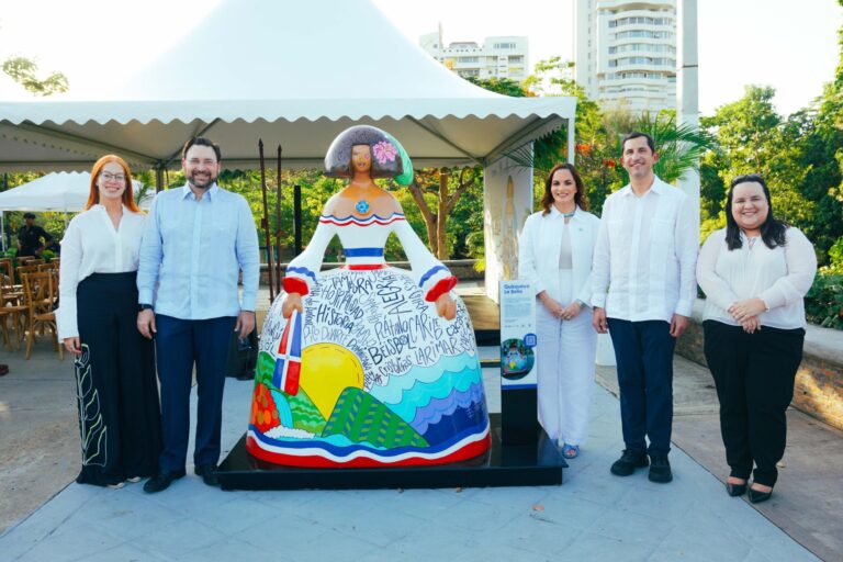 Presentan la cuarta menina dominicana, “Quisqueya La Bella”, en el Parque Mirador Sur