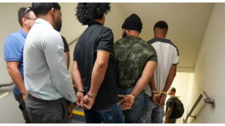 ICE arresta 53 dominicanos indocumentados en operativo en hotel de Puerto Rico
