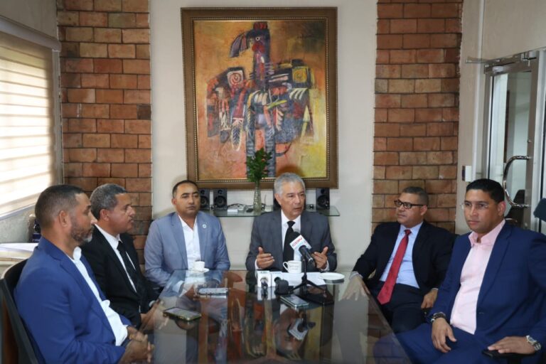 Verón intima al Ministerio de la Vivienda por bloquear su oficina de Planeamiento Urbano y denuncia violación a su autonomía