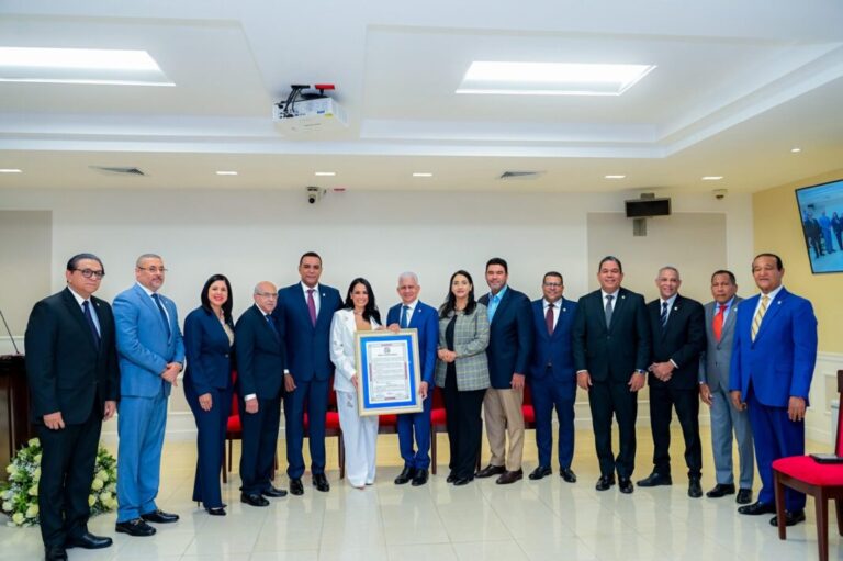 Senado reconoce a Celinés Toribio por sus más de 30 años de carrera artística y servicio a la diáspora