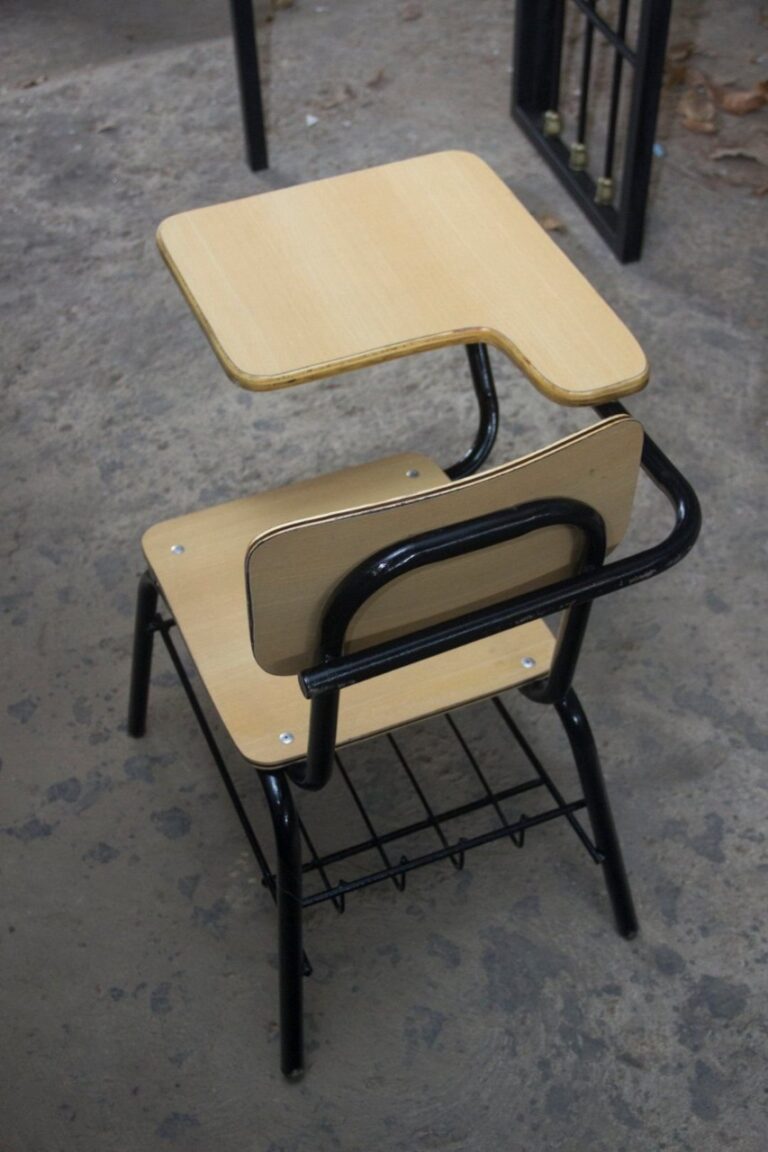Fuerzas Armadas y Educación se unen para entregar 150 mil butacas escolares antes del inicio del nuevo año escolar