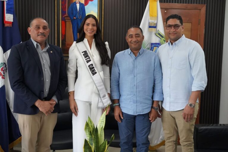 Jearmanda Ramos, Miss Punta Cana y candidata a Miss República Dominicana Universo, realiza visita especial a la Alcaldía de Verón Punta Cana