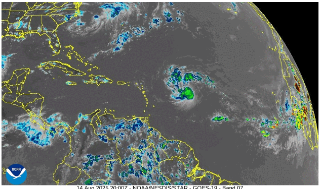 Tormenta Erin continúa fortaleciéndose y en las próximas horas podría convertirse en huracán: Islas del Caribe en alerta