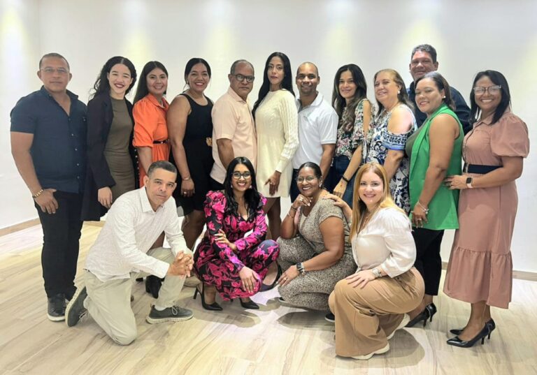 ACOMEDIPC realiza conferencia de salud mental a comunicadores de la zona turística