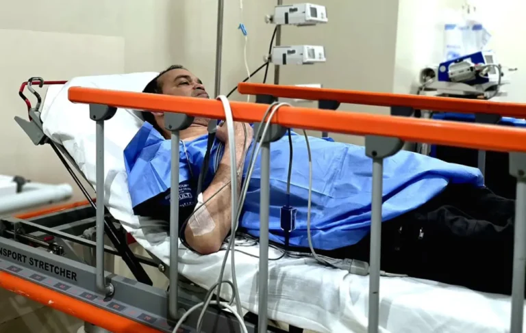 Alex Bueno es hospitalizado de emergencia por hipoglucemia y suspende presentaciones