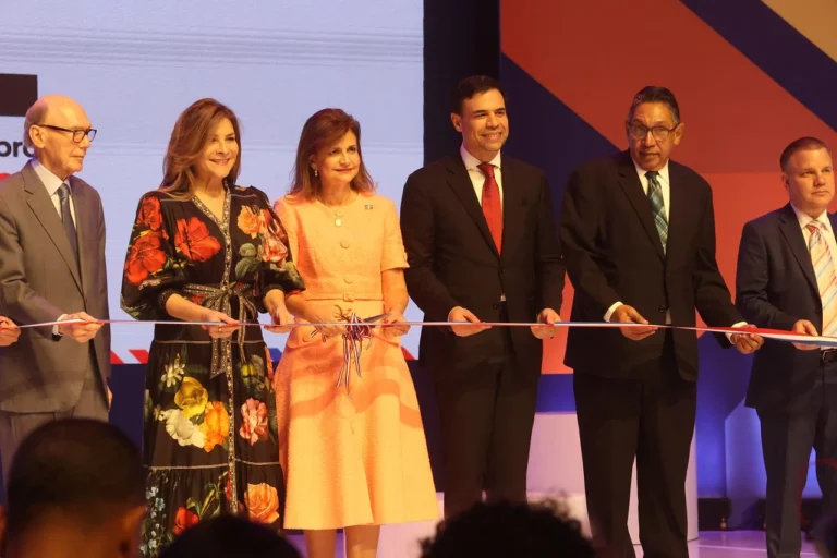 Feria del Libro Santo Domingo 2025 queda inaugurada con homenaje a Frank Moya Pons