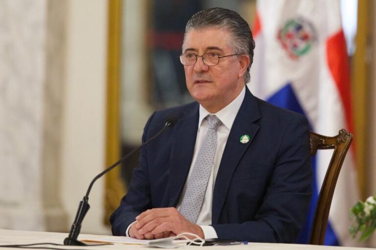 Procuradora Yeni Berenice nombra a Roberto Santana como director general de Servicios Penitenciarios y Correccionales