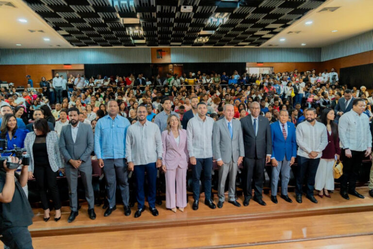 Gobierno lanza Tarjeta Joven: RD$2,500 mensuales para más de 10,000 jóvenes vulnerables
