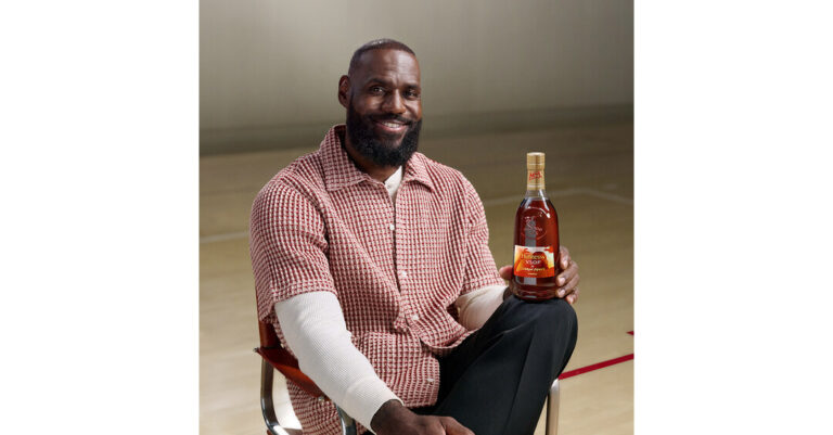 La “segunda decisión” de LeBron: no retiro… fue un anuncio con Hennessy