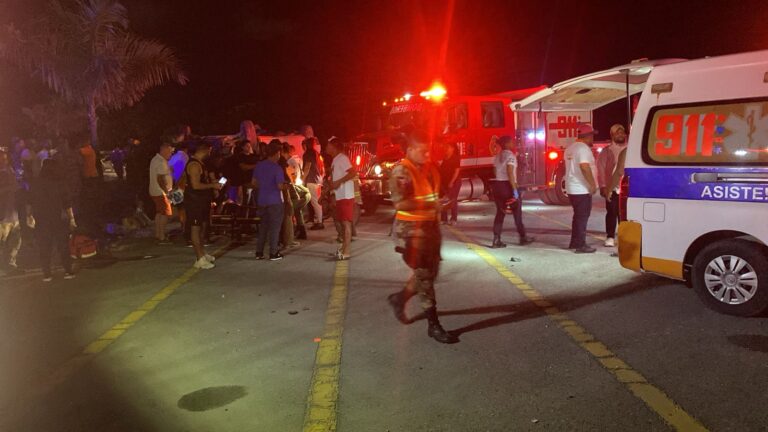 Varios alemanes resultan gravemente heridos en accidente en el Boulevard Turístico del Este en Bávaro