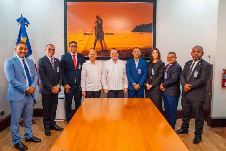 Verón Punta Cana avanza su plan de ordenamiento territorial tras reunión del alcalde Manolito Ramírez y regidores con José Paliza en el Palacio Nacional