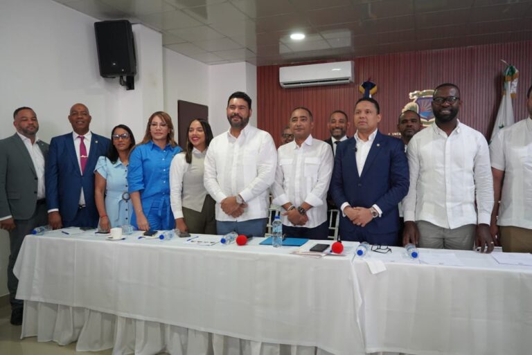 Comisión de Diputados realiza visita–descenso a Verón Punta Cana en proceso para elevarlo a municipio