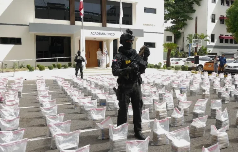 DNCD intercepta lancha con más de 1,500 paquetes de cocaína tras alerta del Comando Sur cerca de Punta Salinas