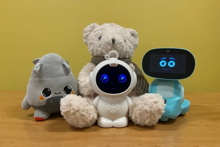 Grupos de defensa alertan que juguetes con inteligencia artificial representan riesgos para niños y piden no comprarlos en navidad