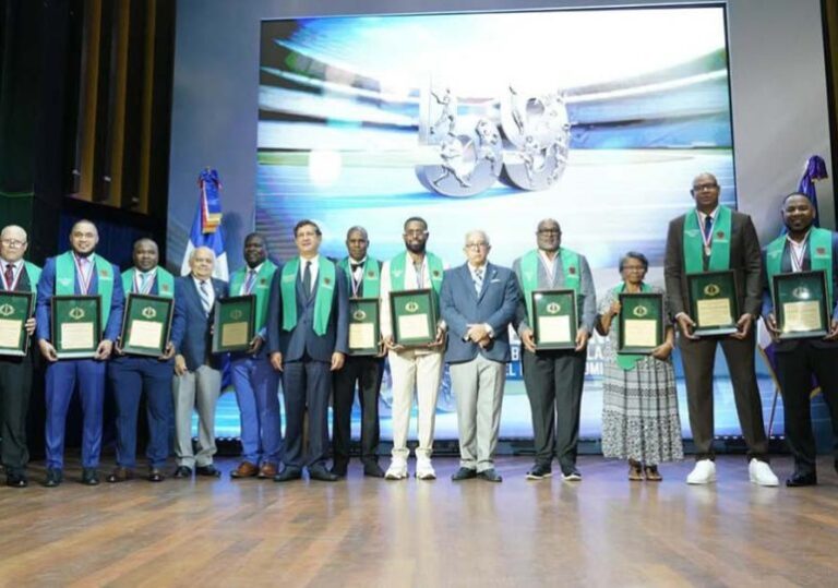 Doce gigantes del deporte dominicano entran a la inmortalidad del Pabellón de la Fama