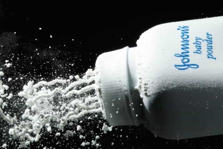 Johnson & Johnson deberá pagar US$65.5 millones a mujer con cáncer por presunta exposición a asbesto en talco