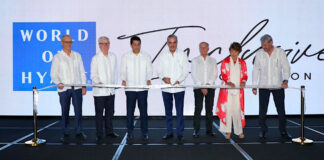 Miches despega al turismo de lujo: Presidente Abinader inaugura dos hoteles Dreams y Secrets con inversión de RD$23,000 millones